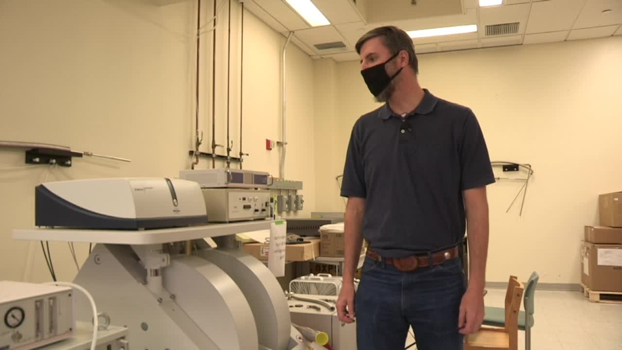 Thumb nail of the electron paramagnetic resonance laboratory (EPR) video