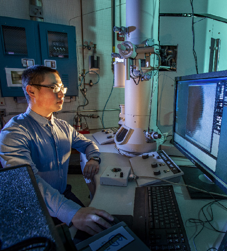 Graduate student Zihao Ou uses a transmission electron microscope to study nanoparticle crystallization pathways.