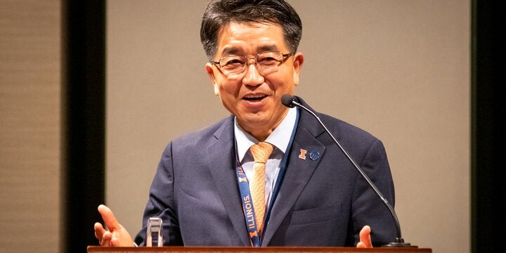 Taeghwan Hyeon speaking at a podium