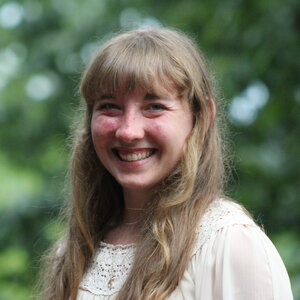 Head shot of Rachel Schaaf in an outdoor setting