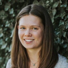Head shot of Ellie Vandel in front of ivy