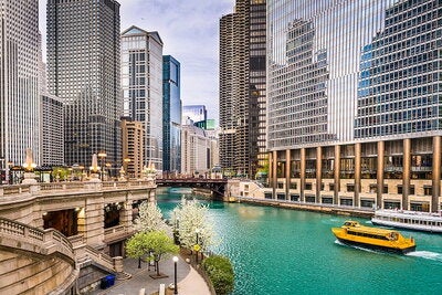 Chicago river with tall buildings