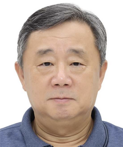 Head shot of Changwoo Park  